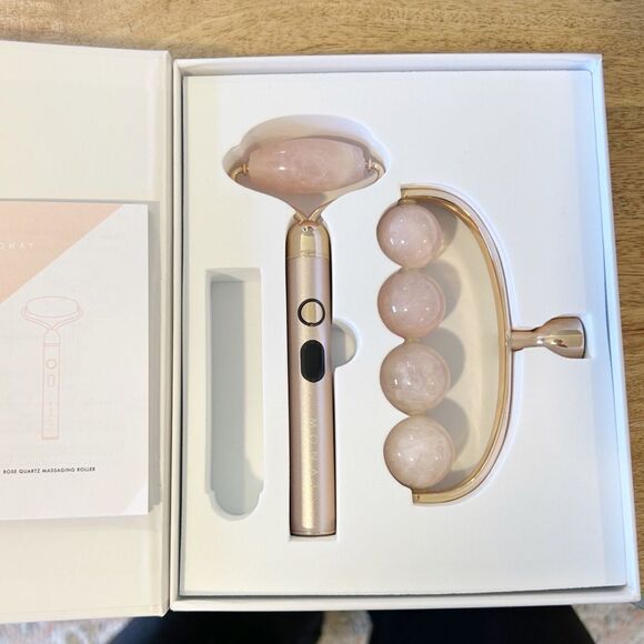 Monat Rose Quartz Massaging Roller - Picture 1 of 4